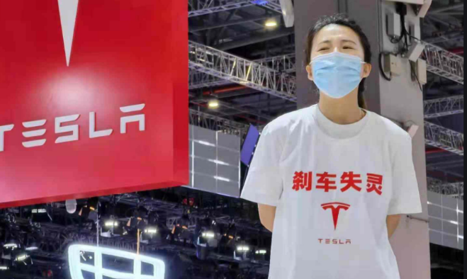特斯拉剎車會(huì)失靈？華喆的仿石漆就不會(huì)翻車！