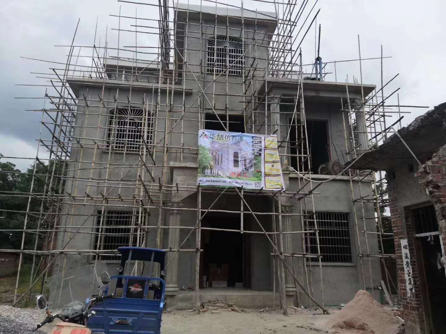 瓷磚外墻翻新仿石漆需要鏟掉瓷磚嗎？