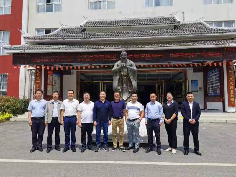“鳳彩”助學(xué)，金涂寶與你“益”路同行！